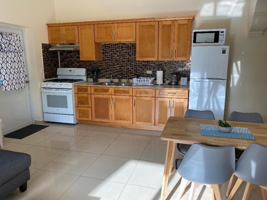 Lovely 2 Bedroom Apartment In Quiet Neighborhood! フィリップスブルフ エクステリア 写真